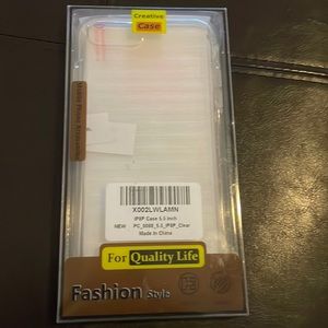 IPHONE 8/ 8 PLUS CLEAR CASE with 2 SCREEN PROTECTORS